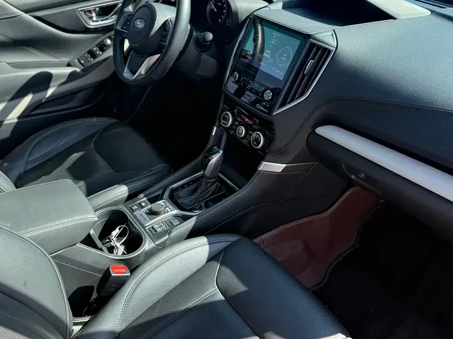 Subaru Forester 2022 Forester 2.0i AWD Luxury Edition 2023 — миниатюра 3