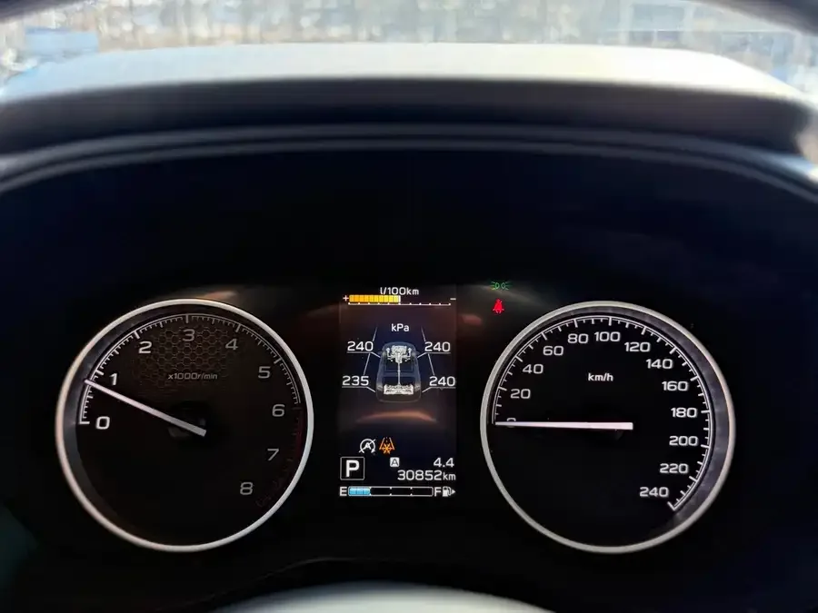 Subaru Forester 2022 Forester 2.0i AWD Luxury Edition 2023 — миниатюра 4