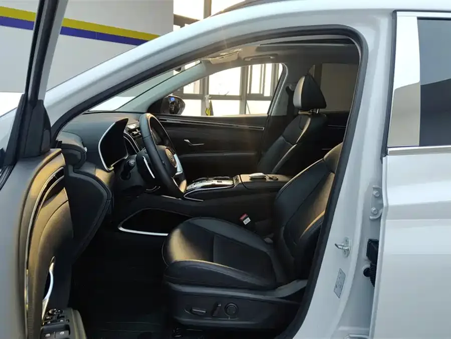 Hyundai tucson l Tucson 2023 Tucson L 1.5T Automatic 2WD DLX Luxury Edition 2024 — миниатюра 3