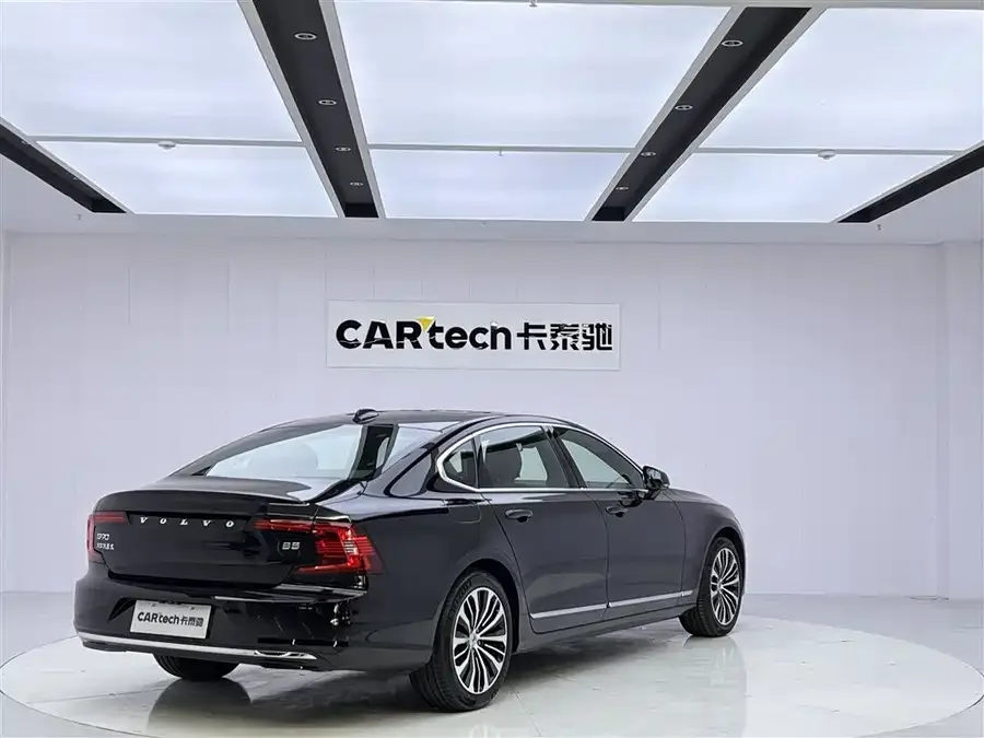 Volvo S90 2025 B5 Zhiyi Luxury Edition 2025 — миниатюра 2