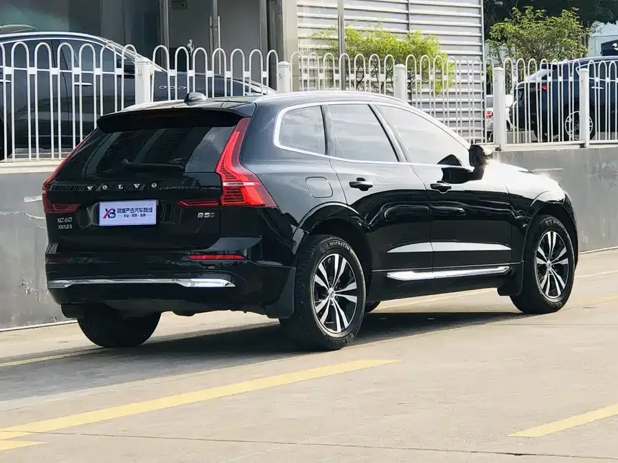 Volvo XC60 2024 B5 4WD Zhiyi Luxury Edition 2024 — миниатюра 3