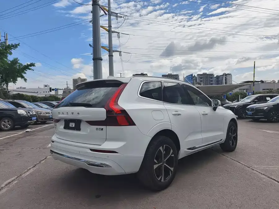 Volvo XC60 2026 B5 4WD Zhiyi Luxury Edition 2026 — миниатюра 2