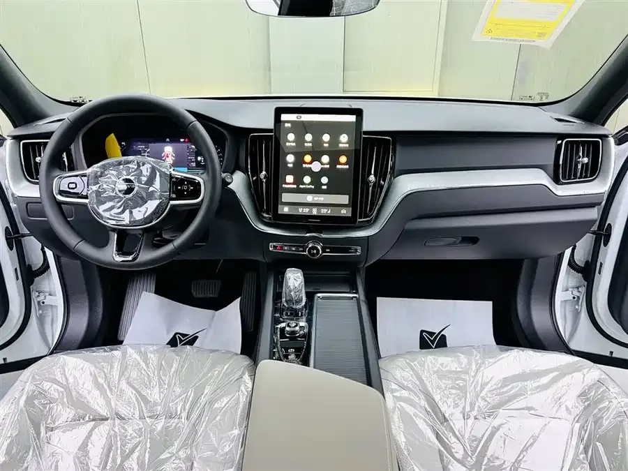 Volvo XC60 2026 B5 4WD Zhiyi Luxury Edition 2026 — миниатюра 3