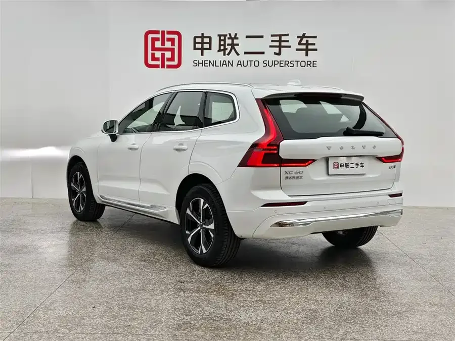 Volvo XC60 2026 B5 4WD Zhiyi Luxury Edition 2025 — миниатюра 5