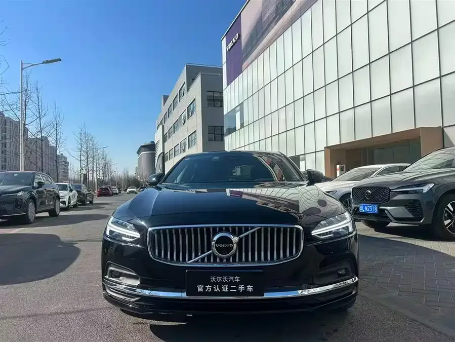 Volvo S90 2025 B5 Smart Luxury Edition 2024 — миниатюра 3