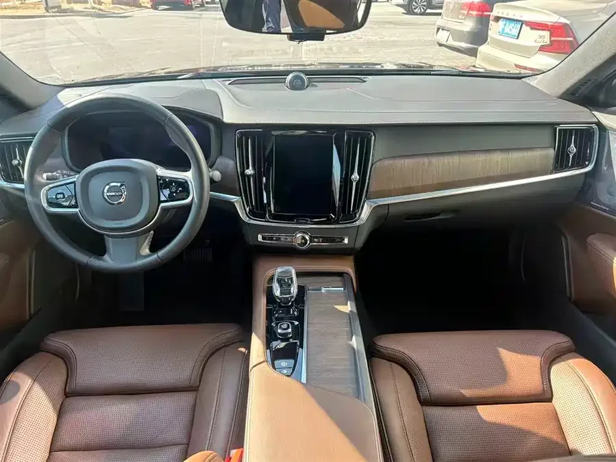 Volvo S90 2025 B5 Smart Luxury Edition 2024 — миниатюра 4