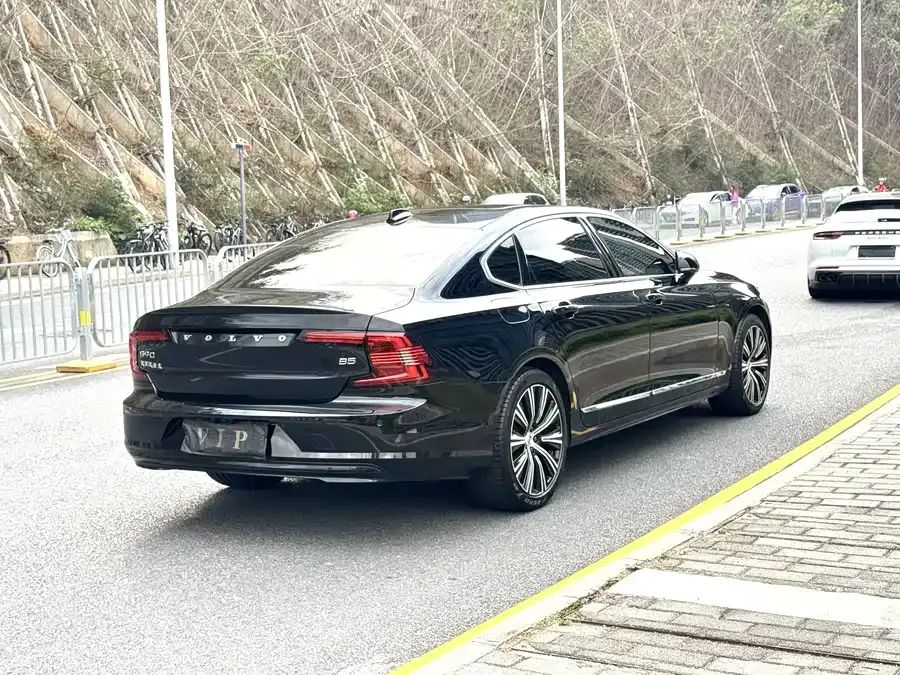 Volvo S90 2024 B5 Smart Luxury Edition 2024 — миниатюра 2