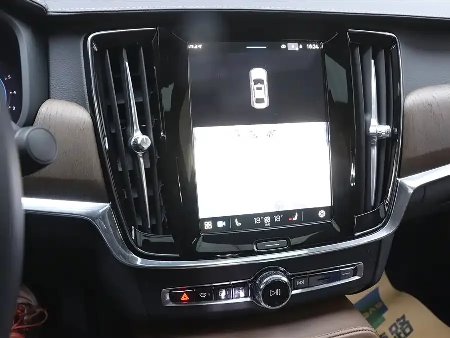 Volvo S90 2024 B5 Zhiyuan Luxury Edition 2024 — миниатюра 3