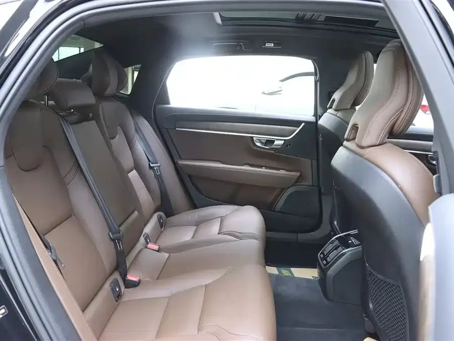 Volvo S90 2024 B5 Zhiyuan Luxury Edition 2024 — миниатюра 5