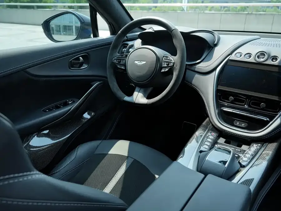 Aston Martin DBX 2022 3.0T STRAIGHT-SIX 2022 — миниатюра 5