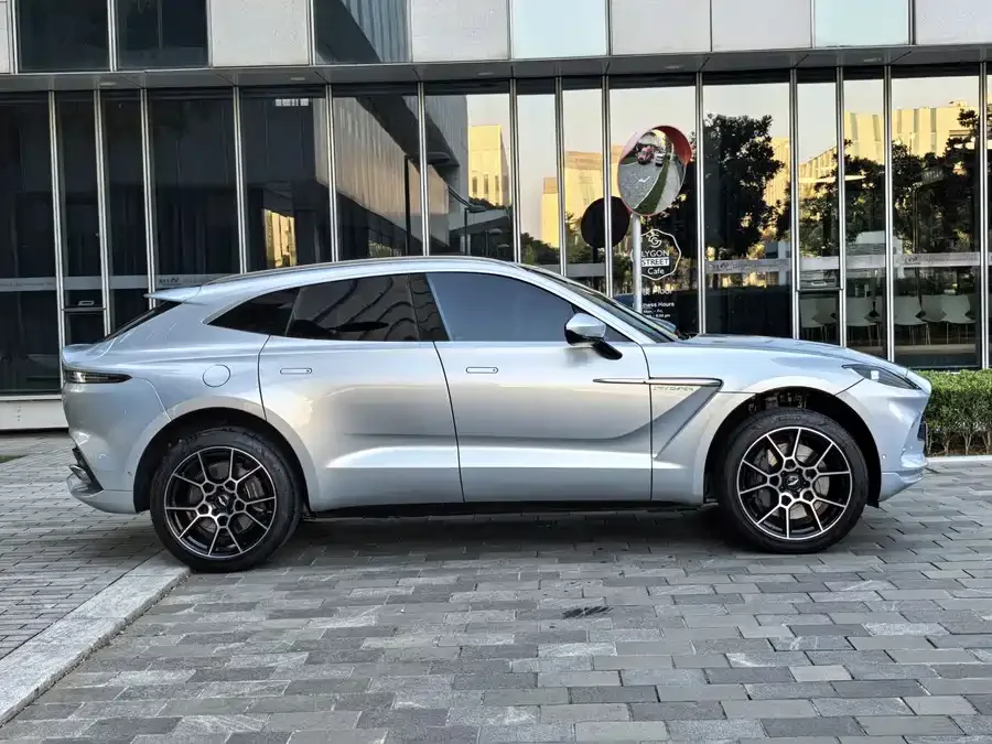 Aston Martin DBX 2022 3.0T STRAIGHT-SIX 2022 — миниатюра 2