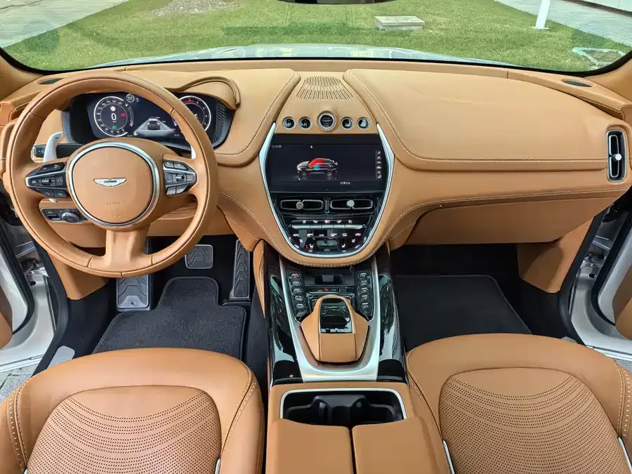 Aston Martin DBX 2022 3.0T STRAIGHT-SIX 2022 — миниатюра 4