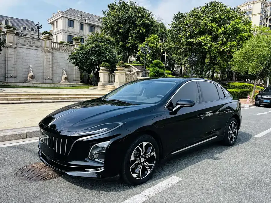 Hongqi E-QM5 2023