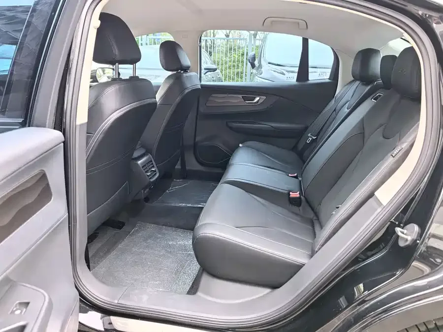 Hongqi E-QM5 Hongqi E-QM5 2023 facelift basic travel version 2023 — миниатюра 3