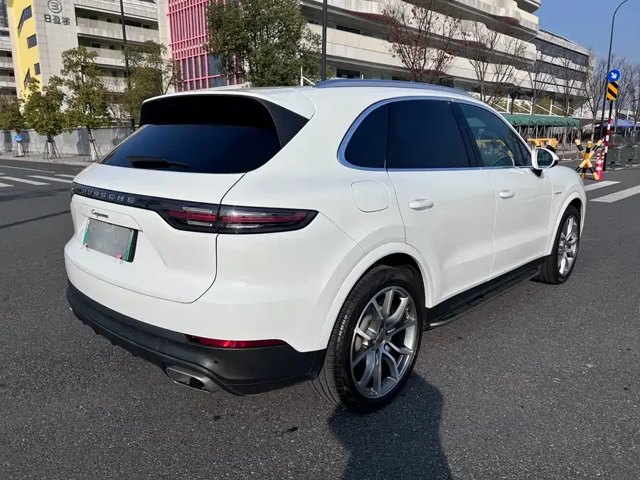 Porsche Cayenne New Energy Cayenne New Energy 2022 Cayenne E-Hybrid 2.0T Platinum Edition 2022 — миниатюра 2