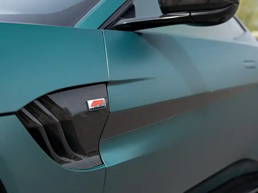 Aston Martin Vantage V8 Vantage 2022 4.0T V8 F1 Edition Coupe 2022 — миниатюра 3