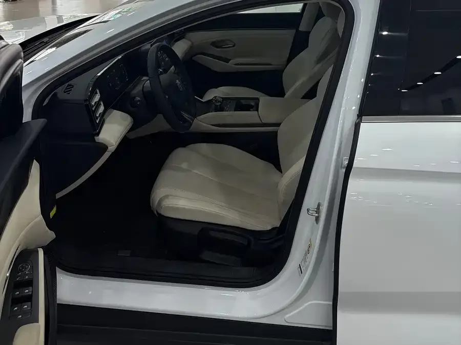 BYD Qin L Qin L 2024 DM-i 80KM Leading Edition 2024 — миниатюра 3
