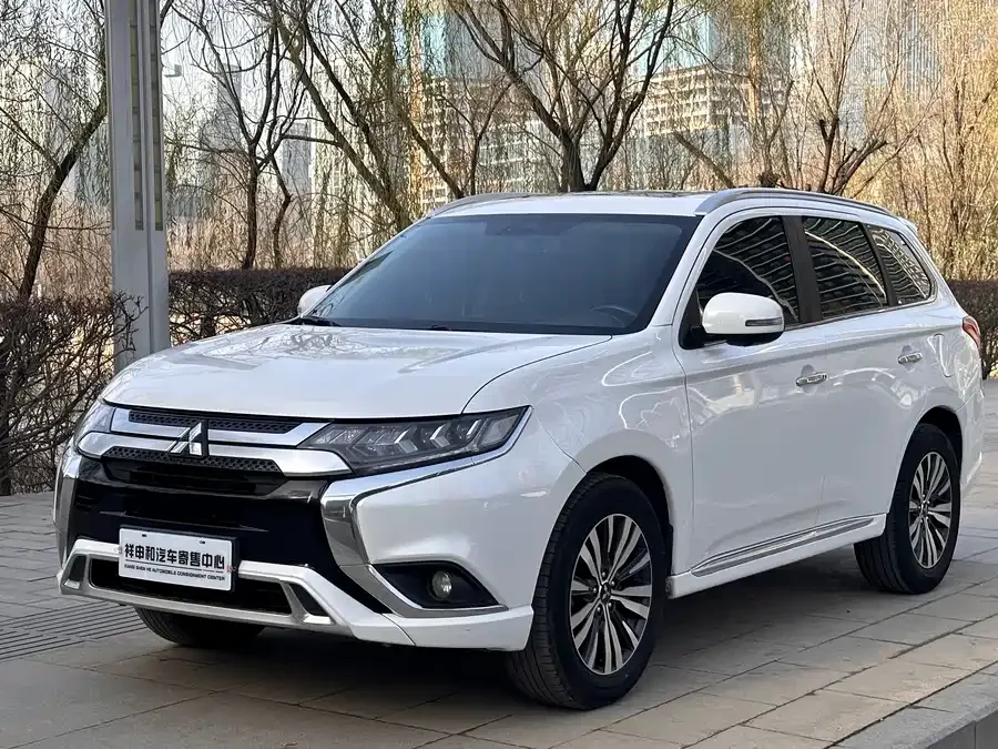 Mitsubishi Outlander 2023
