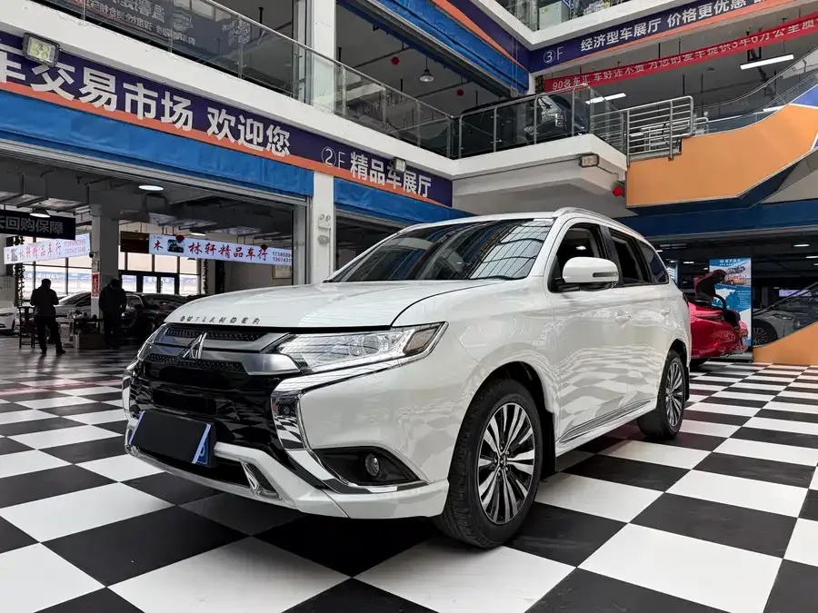 Mitsubishi Outlander 2023