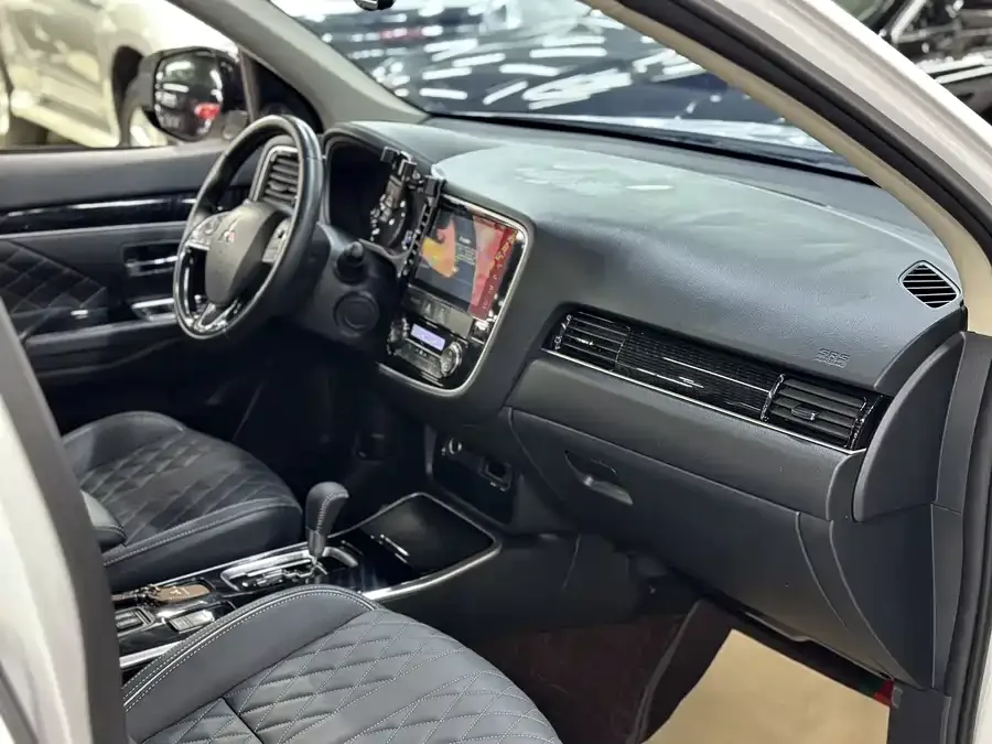 Mitsubishi Outlander Outlander 2021 2.0L 2WD Enjoy Edition 5 Seaters 2022 — миниатюра 4