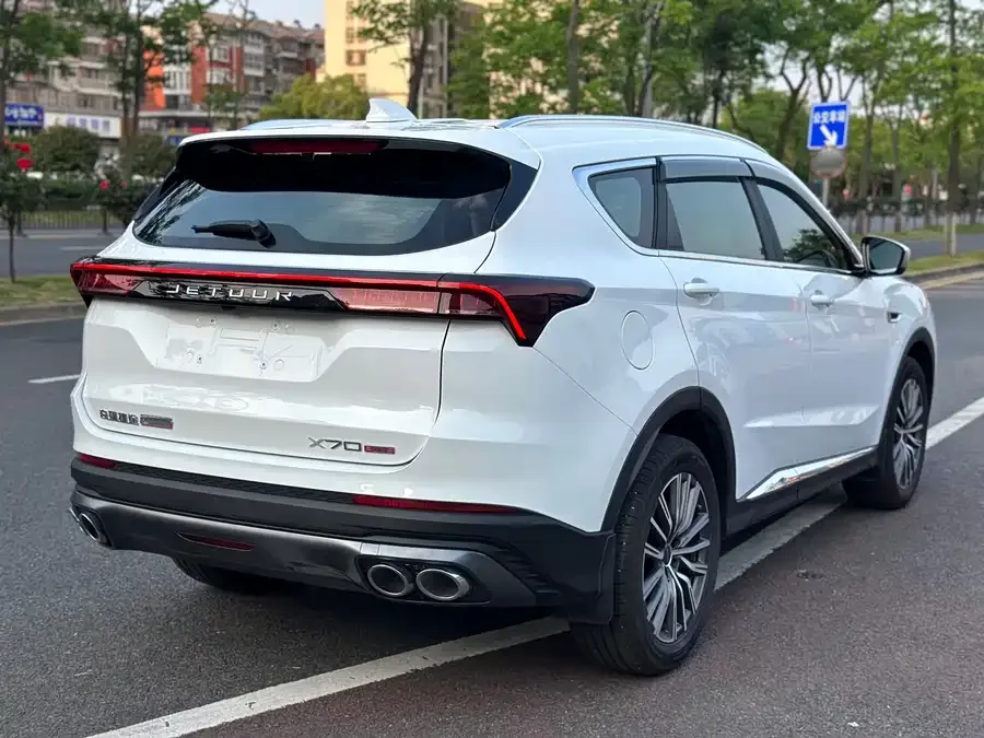 Jetour X70 Plus JETOUR X70 PLUS 2024 Champion Edition 1.5T DCT Champion PRO 7 Seaters 2024 — миниатюра 2