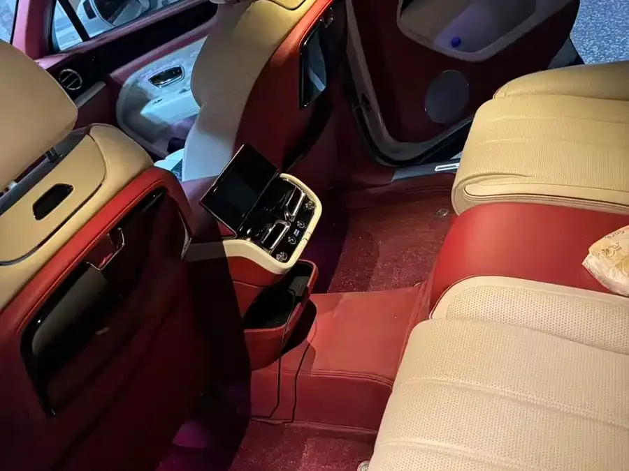 Bentley Bentayga Bentayga 2024 4.0T V8 Long Wheelbase Yadu Edition 2024 — миниатюра 2