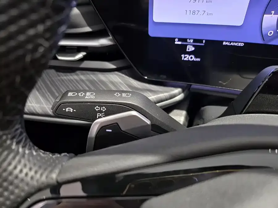 Audi Q5L 2026 2.0T Intelligent Hybrid Premium Edition 2026 — миниатюра 3
