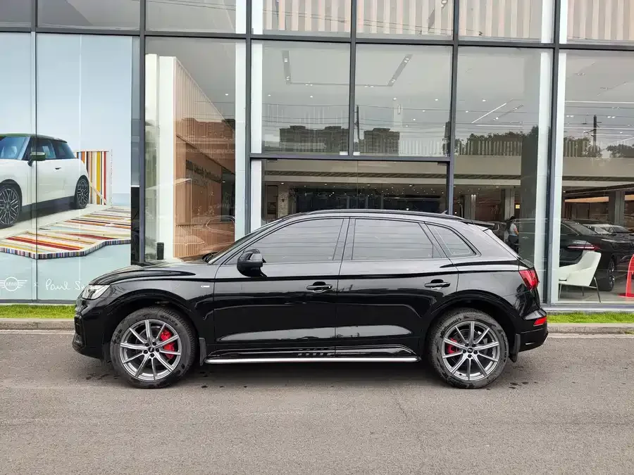 Audi Q5L 2024 40 TFSI Luxury Dynamic Edition 2024 — миниатюра 3