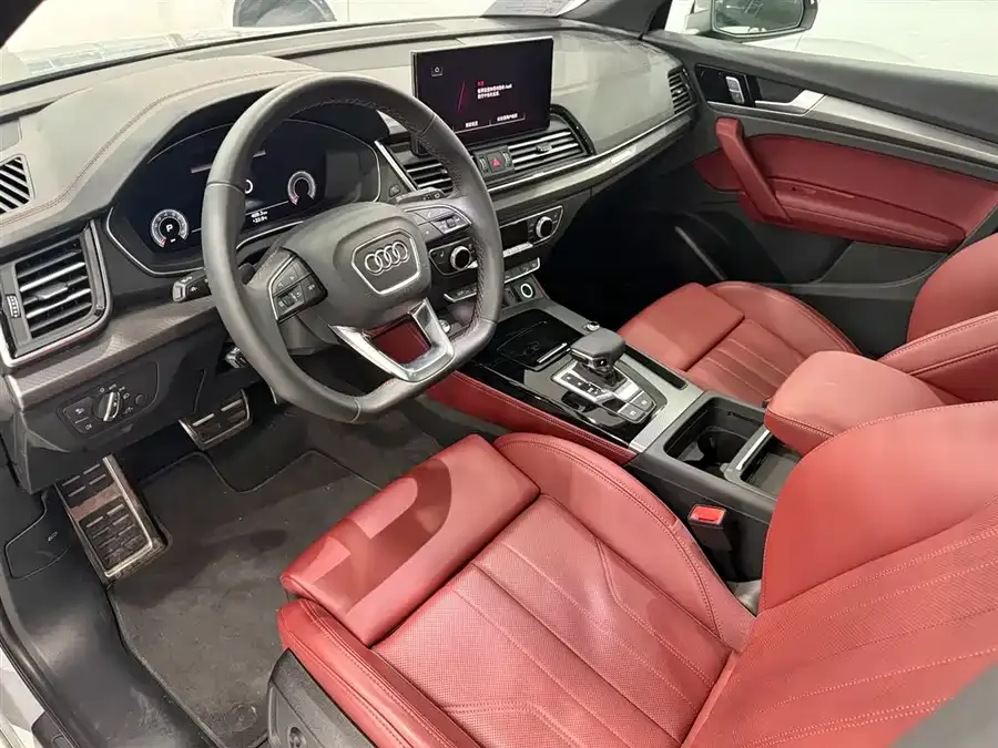 Audi Q5L 2025 45th Anniversary Collector's Edition 40 TFSI Luxury Dynamic Edition 2025 — миниатюра 3