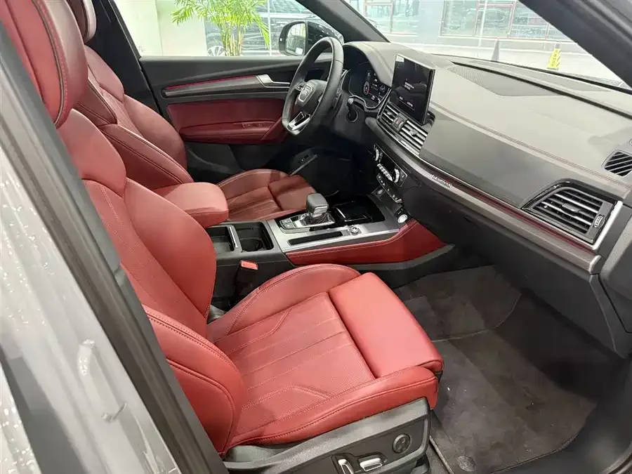 Audi Q5L 2025 45th Anniversary Collector's Edition 40 TFSI Luxury Dynamic Edition 2025 — миниатюра 4