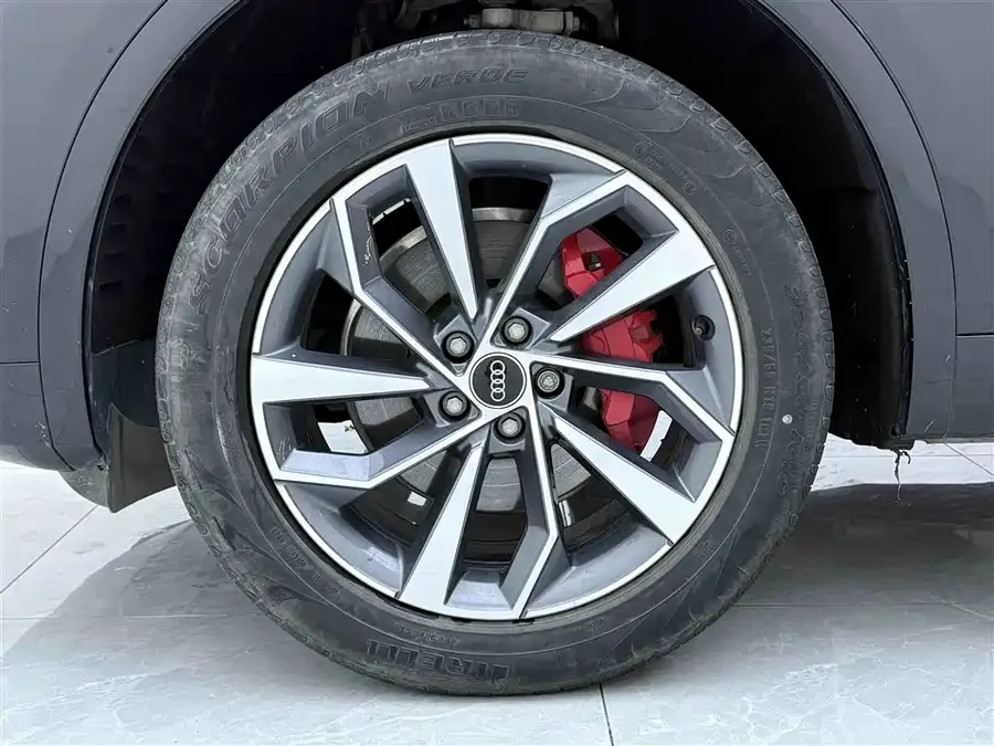 Audi Q5L 2024 40 TFSI Luxury Dynamic Edition 2024 — миниатюра 3