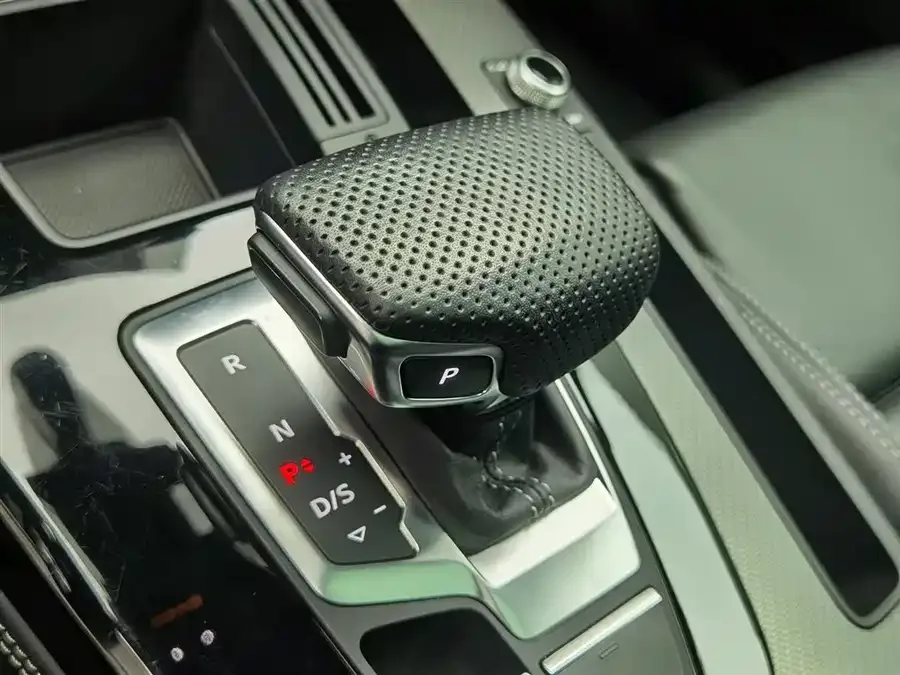 Audi Q5L 2024 40 TFSI Luxury Dynamic Edition 2024 — миниатюра 4