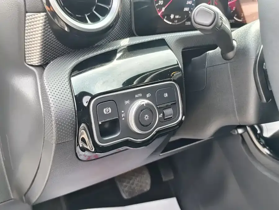 Mercedes-Benz Class A Mercedes-Benz A-Class 2023 A 180 L 2023 — миниатюра 4