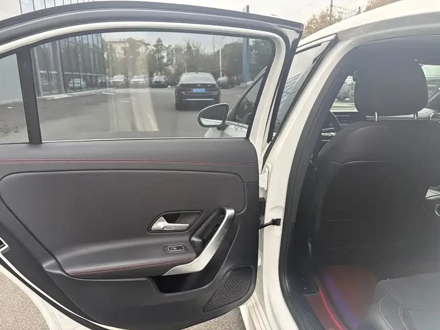 Mercedes-Benz Class A Mercedes-Benz A-Class 2024 A 200 L Dynamic Edition 2024 — миниатюра 3