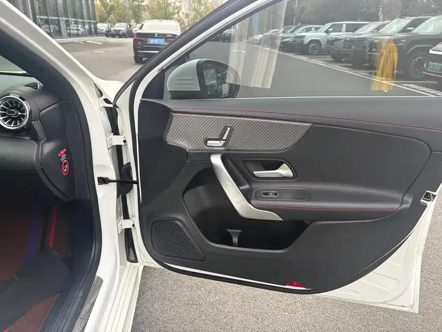 Mercedes-Benz Class A Mercedes-Benz A-Class 2024 A 200 L Dynamic Edition 2024 — миниатюра 4