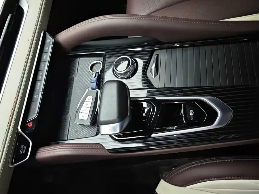 Geely Monjaro Xingyue L 2024 2.0TD High Power Automatic 2WD Yunqi Edition 2023 — миниатюра 3