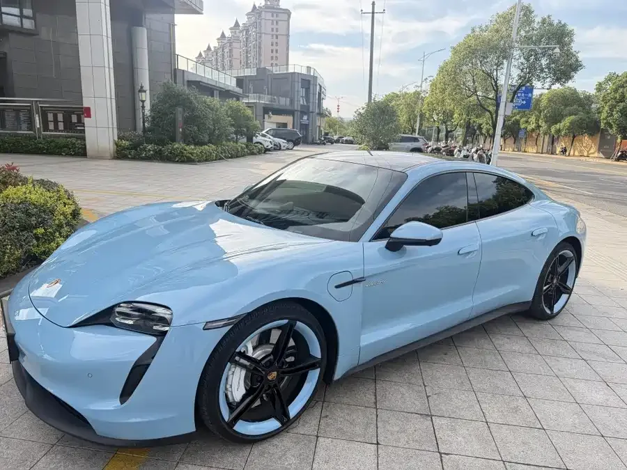 Porsche Taycan 2022