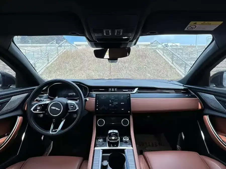 Jaguar XFL 2023 XFL 2.0T P250 2WD Elite Sports Gilded Edition 2024 — миниатюра 2