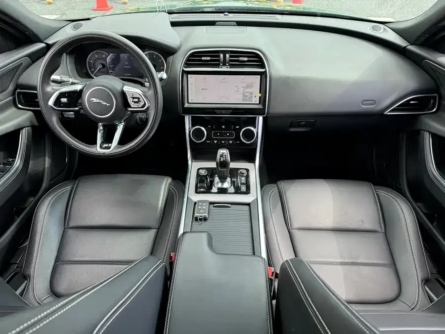 Jaguar XEL 2022 2.0T 200PS R-DYNAMIC Youth Sports Edition 2022 — миниатюра 5