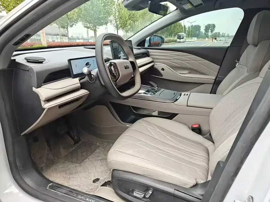Geely Galaxy Star 8 Galaxy Star 8 2025 130km EM-i Premium Edition 2025 — миниатюра 2