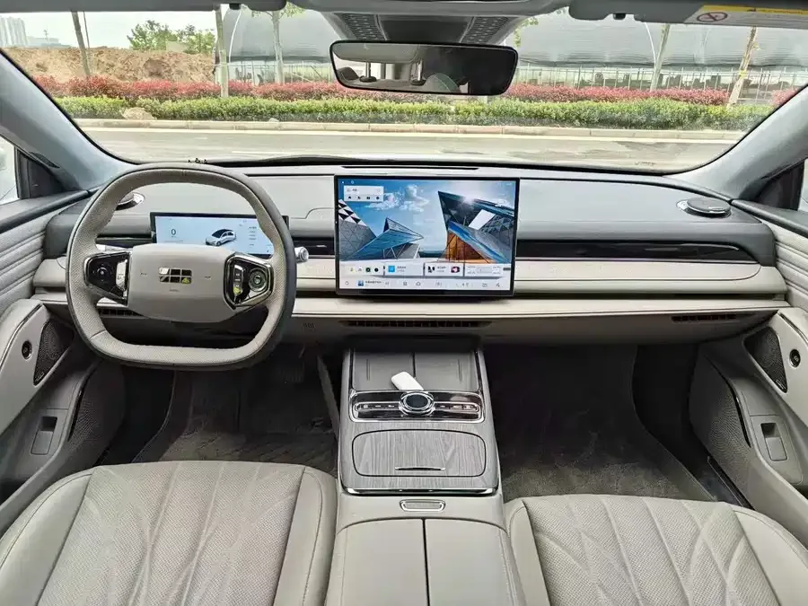 Geely Galaxy Star 8 Galaxy Star 8 2025 130km EM-i Premium Edition 2025 — миниатюра 4