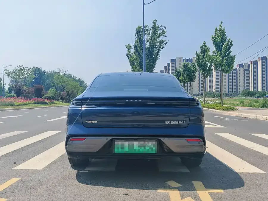 Geely Galaxy Star 8 Galaxy Star 8 2025 130km EM-i Premium Edition 2025 — миниатюра 2