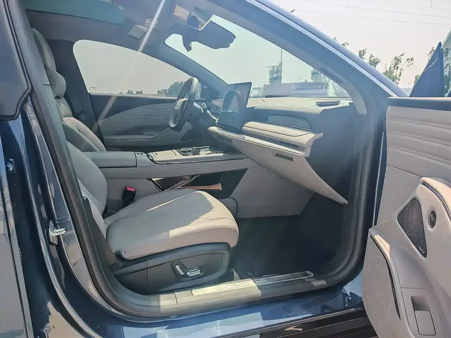 Geely Galaxy Star 8 Galaxy Star 8 2025 130km EM-i Premium Edition 2025 — миниатюра 3