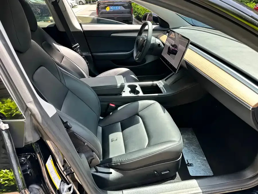 Tesla Model 3 Model 3 2022 rear-wheel drive version 2023 — миниатюра 3