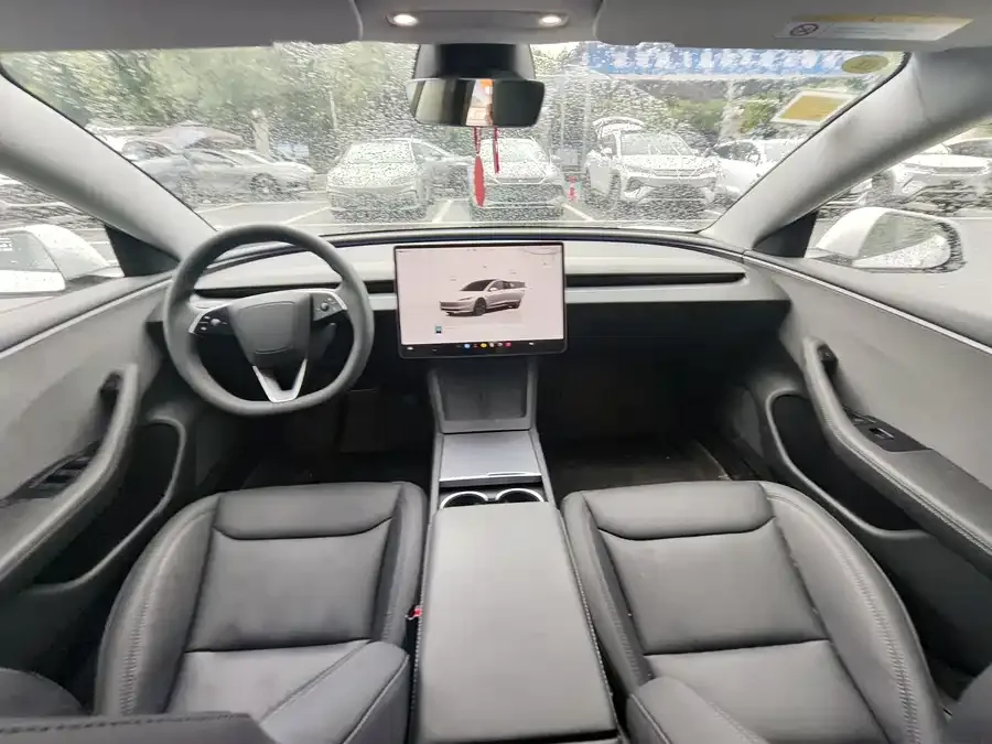 Tesla Model 3 Model 3 2025 facelift rear-wheel drive version 2026 — миниатюра 2