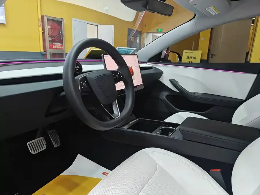 Tesla Model 3 Model 3 2023 rear-wheel drive version 2024 — миниатюра 4