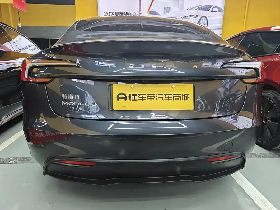 Tesla Model 3 Model 3 2023 rear-wheel drive version 2024 — миниатюра 2