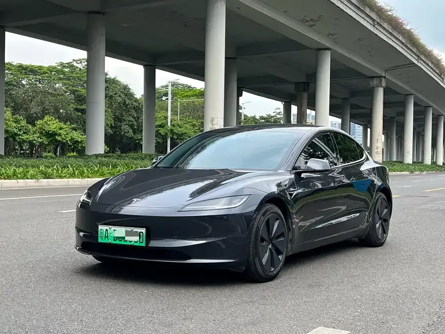 Tesla Model 3 2024