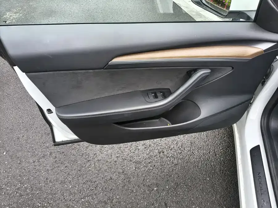 Tesla Model 3 Model 3 2022 rear-wheel drive version 2023 — миниатюра 4