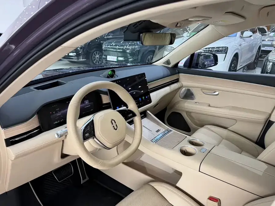 AITO M5 M5 2025 Extended Range Ultra 4WD Edition 2025 — миниатюра 3